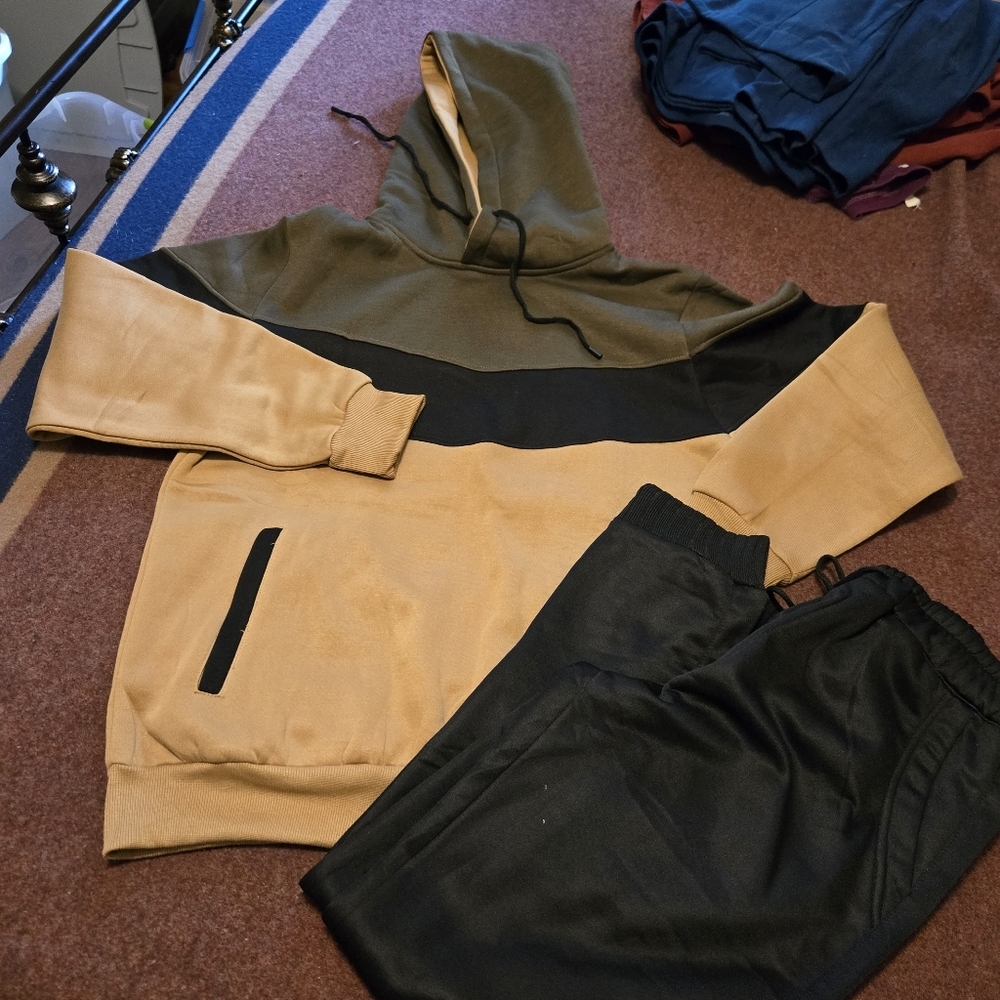 Sweatsuit Set Unbranded NWOT Green Black And Tan Size Medium JUNIOR